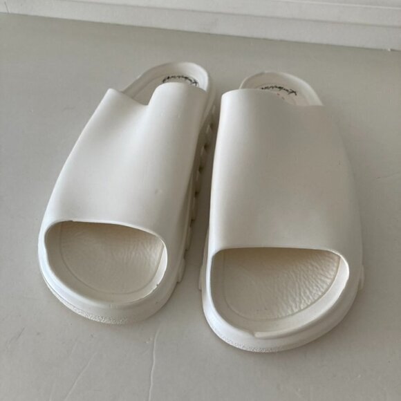 NWOT Free People Movement White Rubber Slides Sz L 39/40 - Picture 1 of 5